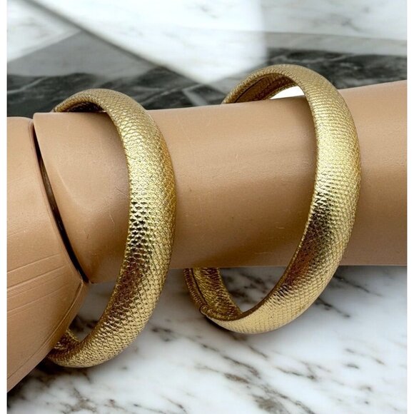 Vintage Textured Gold Tone Bangle Bracelet Set of 2 Foil Wrap - Picture 1 of 7